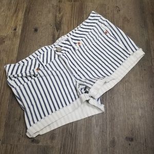 Aeropostale stripped shorts stretchy size 3/4